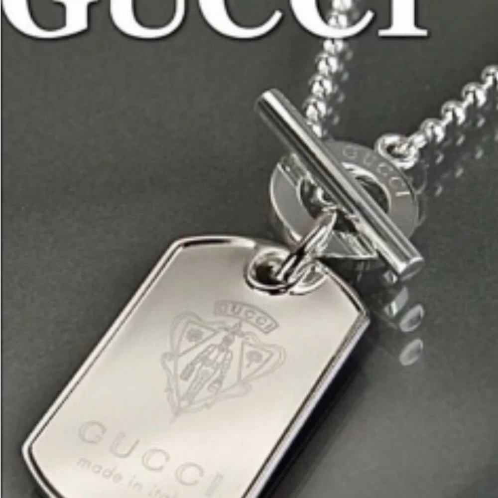 Gucci Silver Pendant Necklace Sleek Jewelry Accessory - Picture 2 of 7
